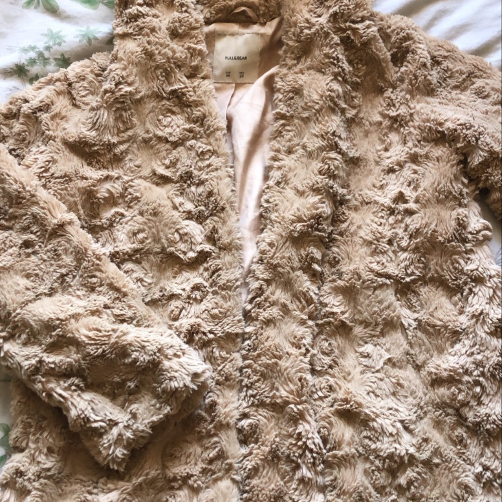 Beautiful Pull&Bear fur coat in light brown